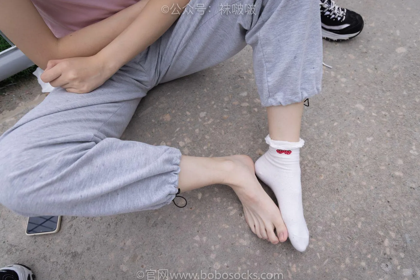 [BoBoSocks袜啵啵]NO.016 熊熊-斯凯奇运动鞋、棉袜（踩脏）、裸足 [147P]插图5